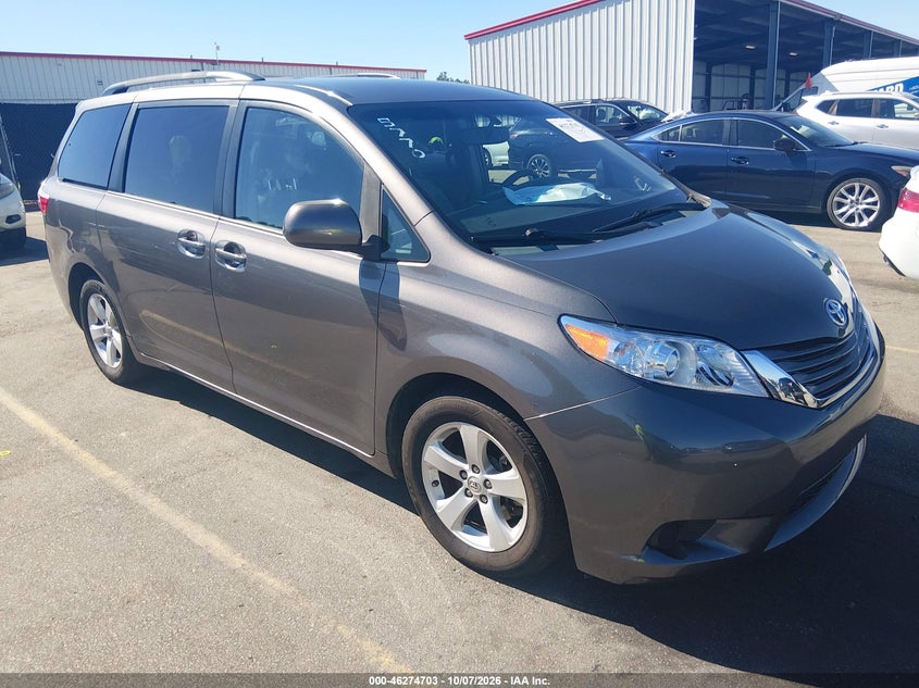 TOYOTA SIENNA - zdjęcie 1