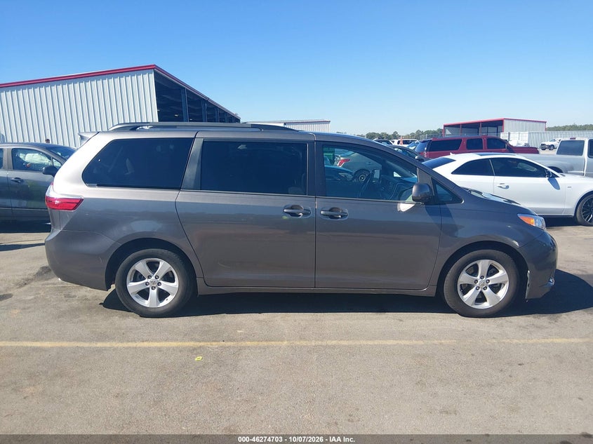 TOYOTA SIENNA - zdjęcie 13