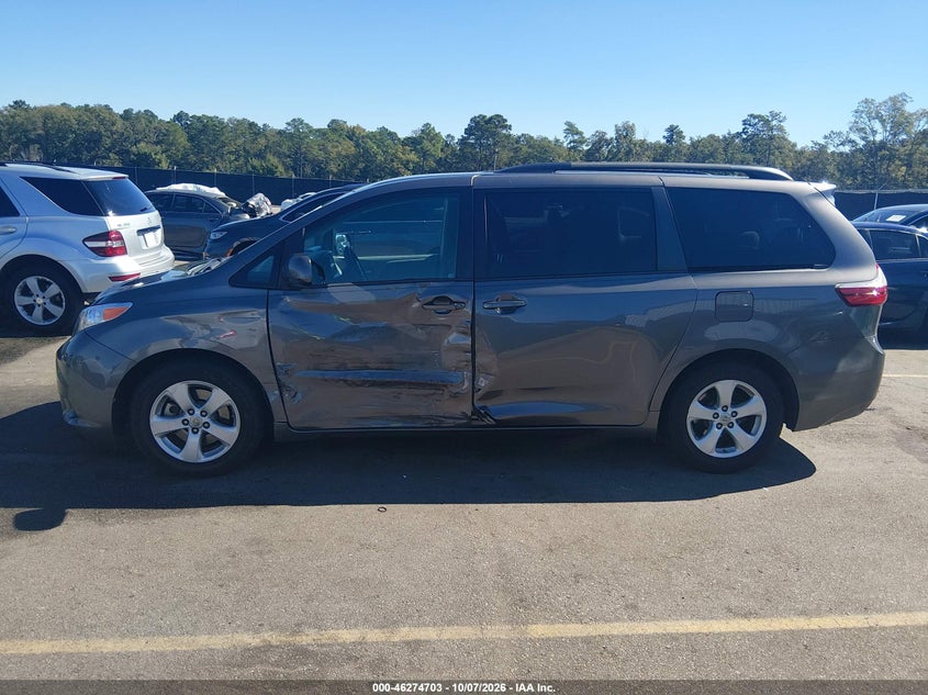 TOYOTA SIENNA - zdjęcie 14