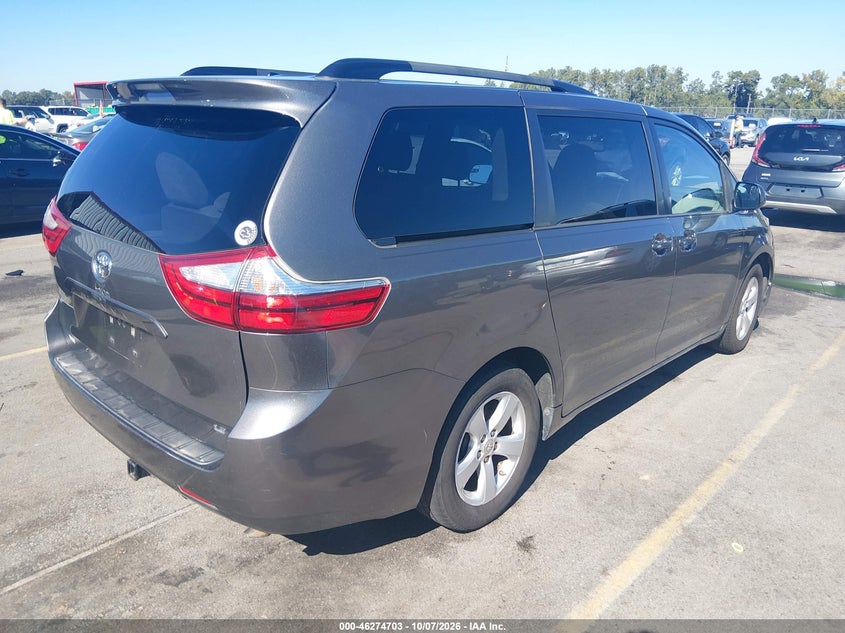 TOYOTA SIENNA - zdjęcie 4