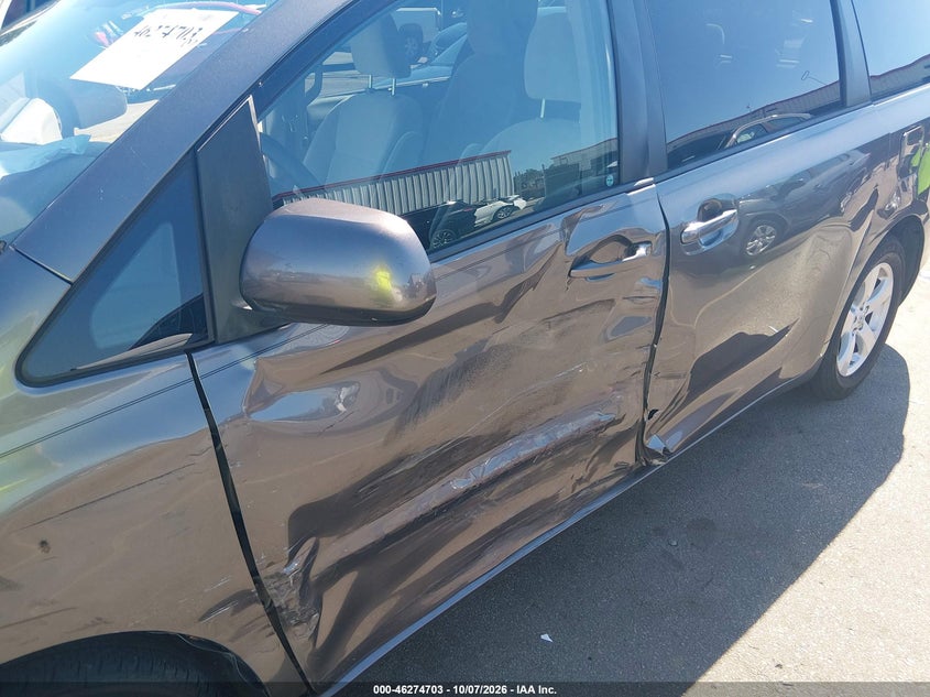 TOYOTA SIENNA - zdjęcie 6