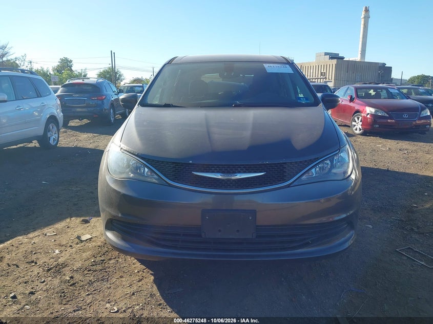 2017 CHRYSLER PACIFICA TOURING · Photo 13