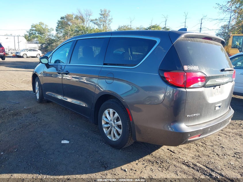 2017 CHRYSLER PACIFICA TOURING · Photo 3