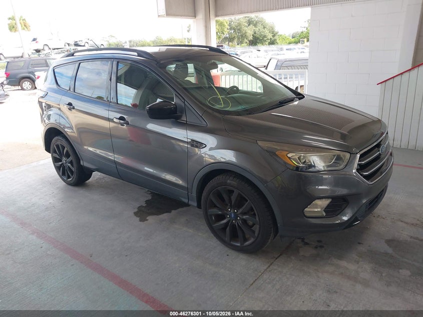 Vin: 1fmcu0gd5jua96126, lot: 46776418, ford escape se 20181