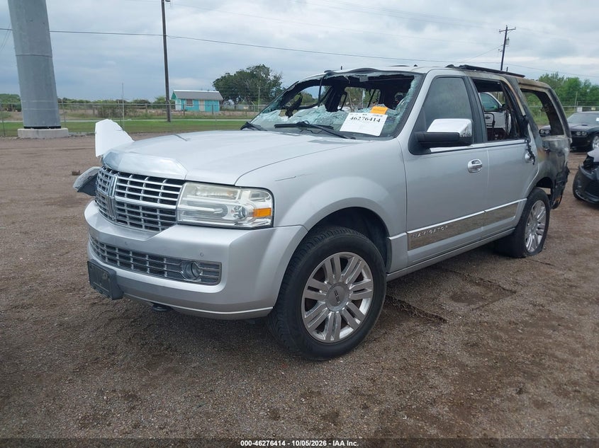 2014 Lincoln Navigator, Total Burn, IAAI, VIN 5LMJJ2J53EEL05454 — photo 2