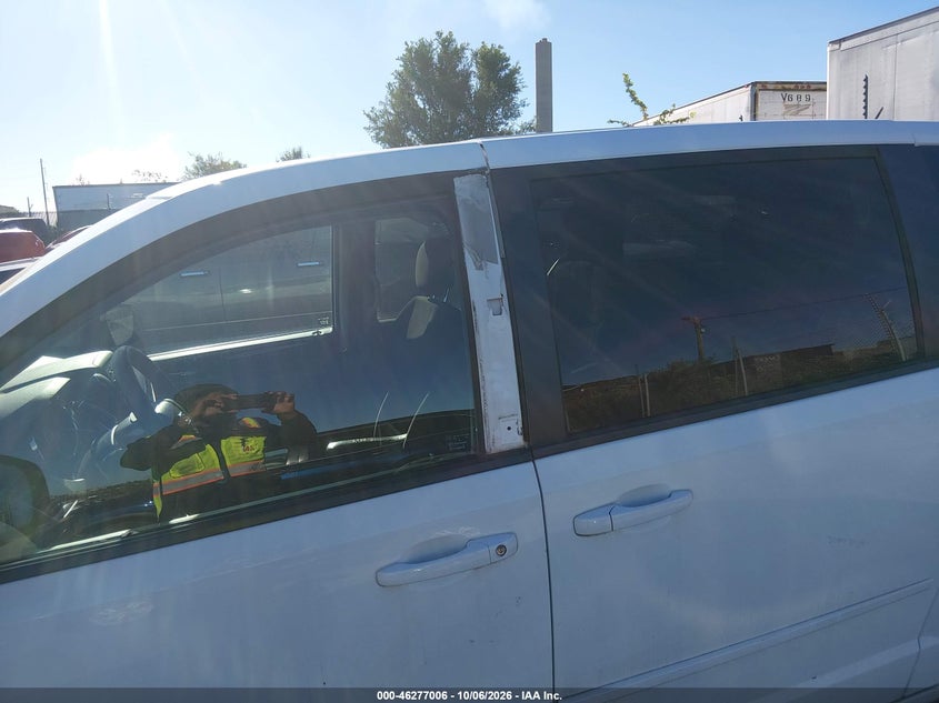 2015 DODGE GRAND CARAVAN SE · Фото 6