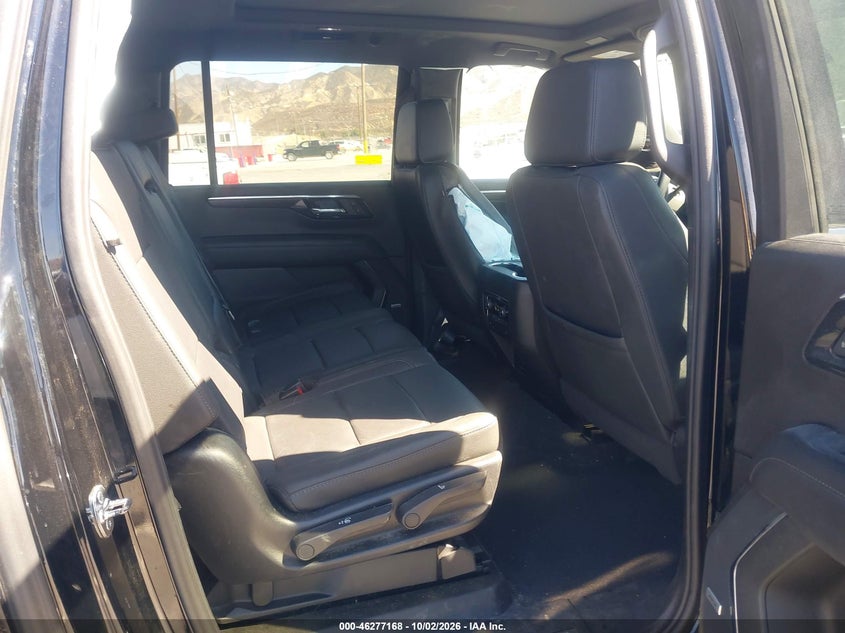 CHEVROLET SUBURBAN - zdjęcie 8