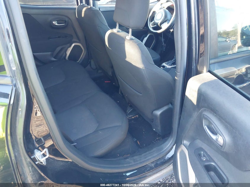 2015 JEEP RENEGADE LATITUDE · Фото 8