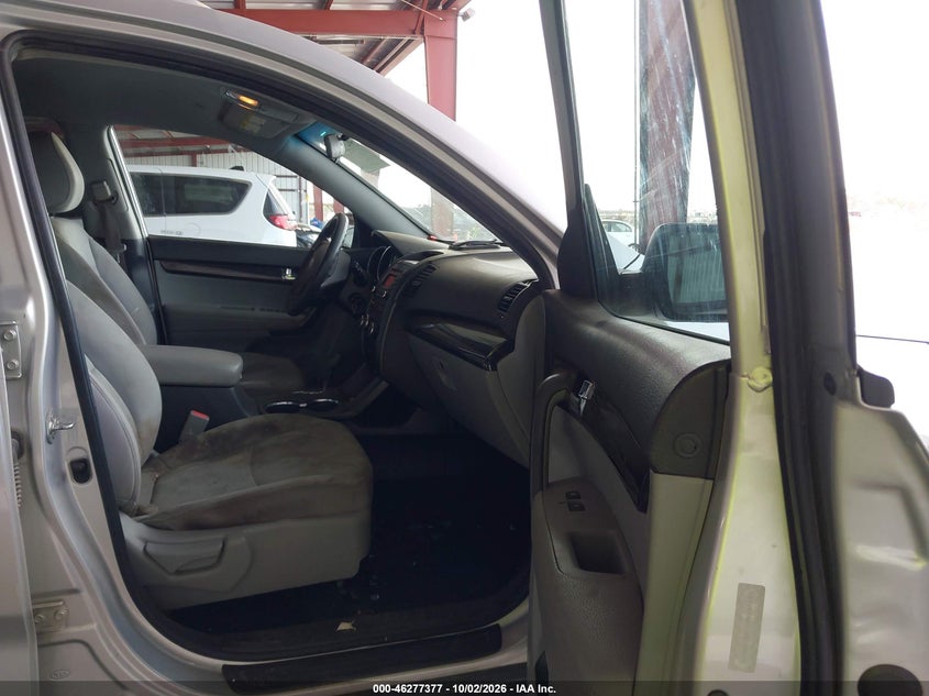 KIA SORENTO 2011 VIN 5XYKT4A21BG159579