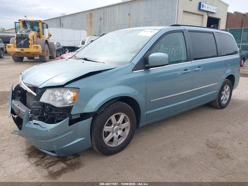 2010 Chrysler Town & Country Touring, Front End, IAAI, VIN 2A4RR5D17AR319233 — photo 2