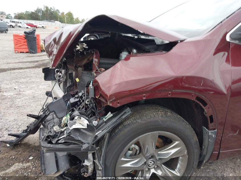 TOYOTA HIGHLANDER - zdjęcie 17