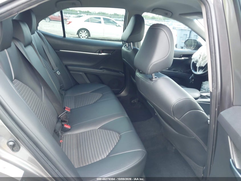 TOYOTA CAMRY - zdjęcie 8