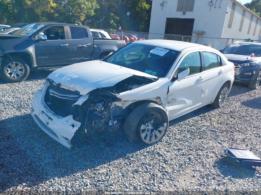 2013 Chrysler 200, Front End, IAAI, VIN 1C3CCBAG0DN724490 — photo 2