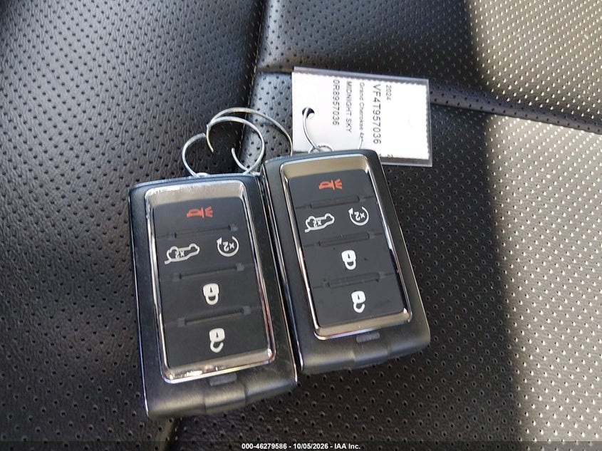 JEEP GRAND CHEROKEE 4XE - zdjęcie 11