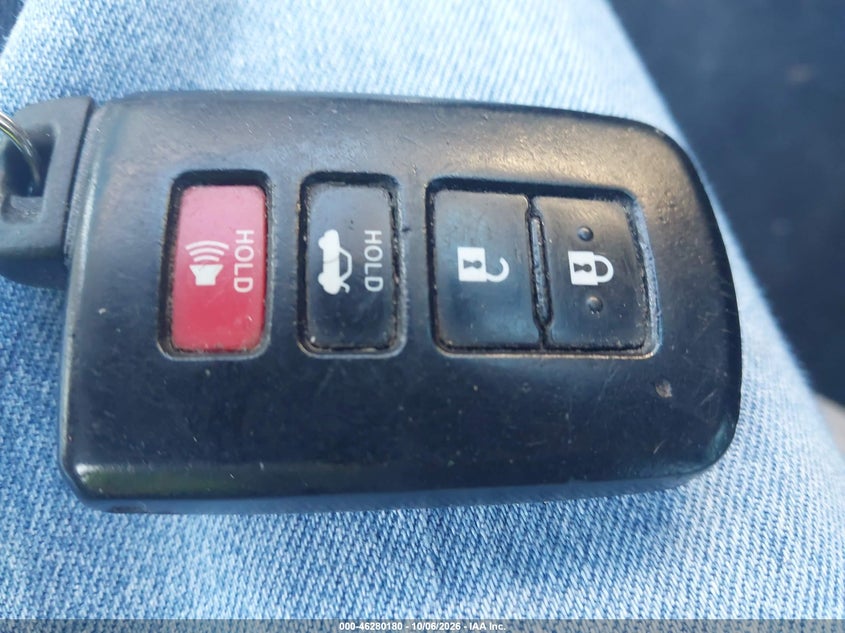 TOYOTA CAMRY - zdjęcie 11