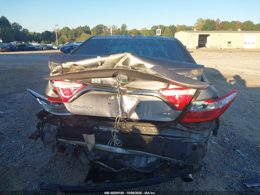 TOYOTA CAMRY - zdjęcie 17