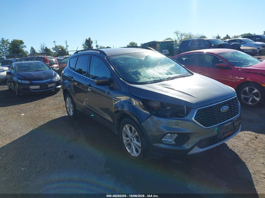 Vin: 1fmcu9gd2huc83564, lot: 46780351, ford escape se 20171