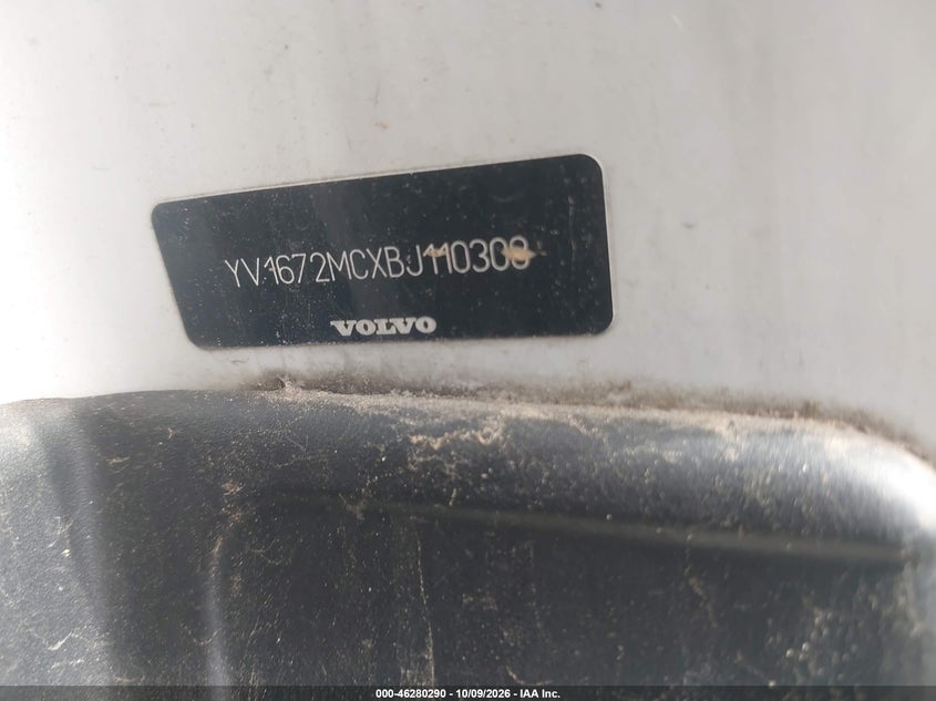 VOLVO C70 2011 VIN YV1672MCXBJ110308