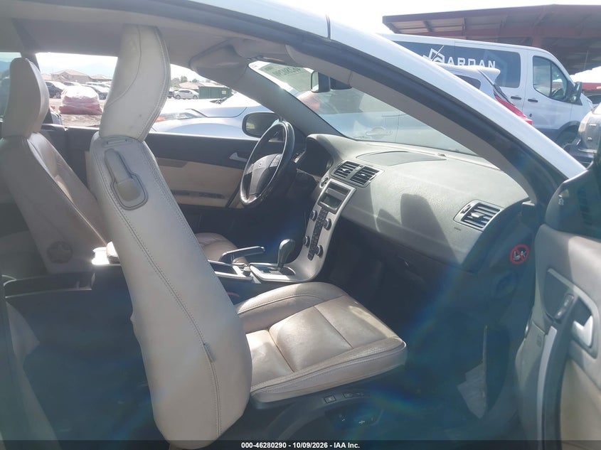 VOLVO C70 2011 VIN YV1672MCXBJ110308