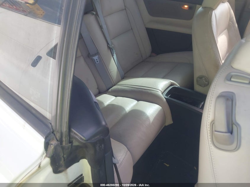 VOLVO C70 2011 VIN YV1672MCXBJ110308
