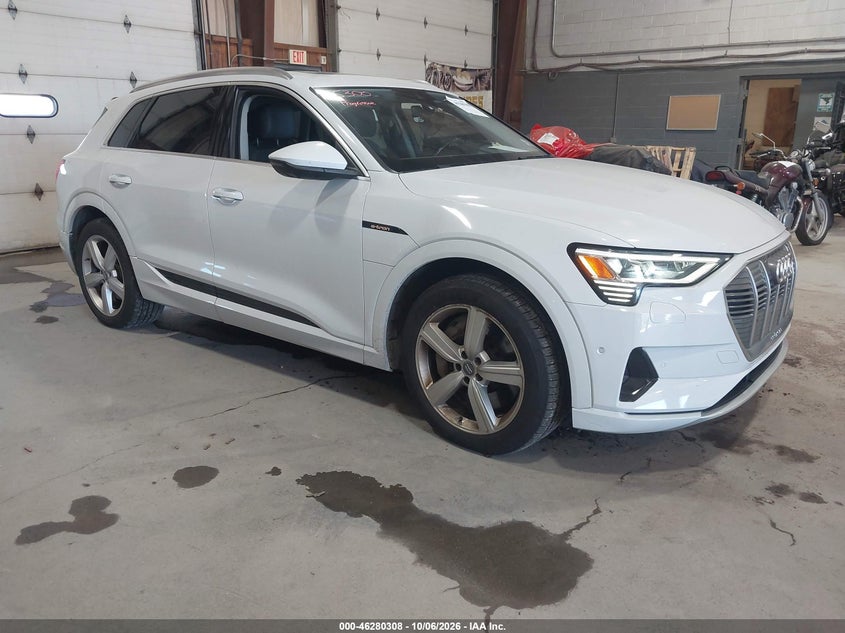Vin: wa1laagexkb005418, lot: 46780454, audi e-tron premium plus 2019 img_1