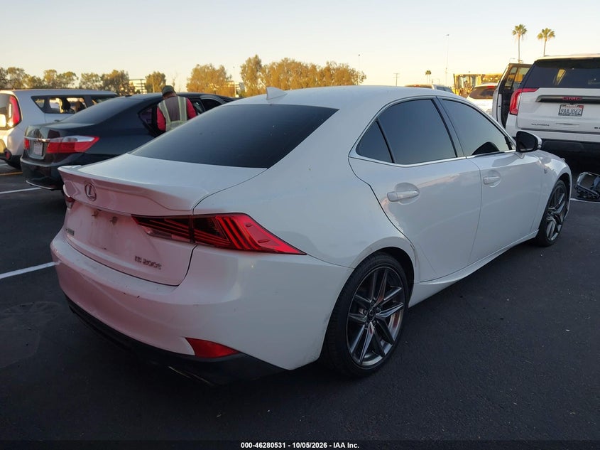 LEXUS IS 200T - zdjęcie 4