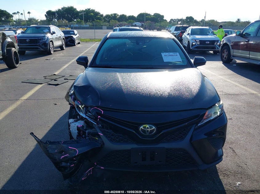 TOYOTA CAMRY - zdjęcie 12