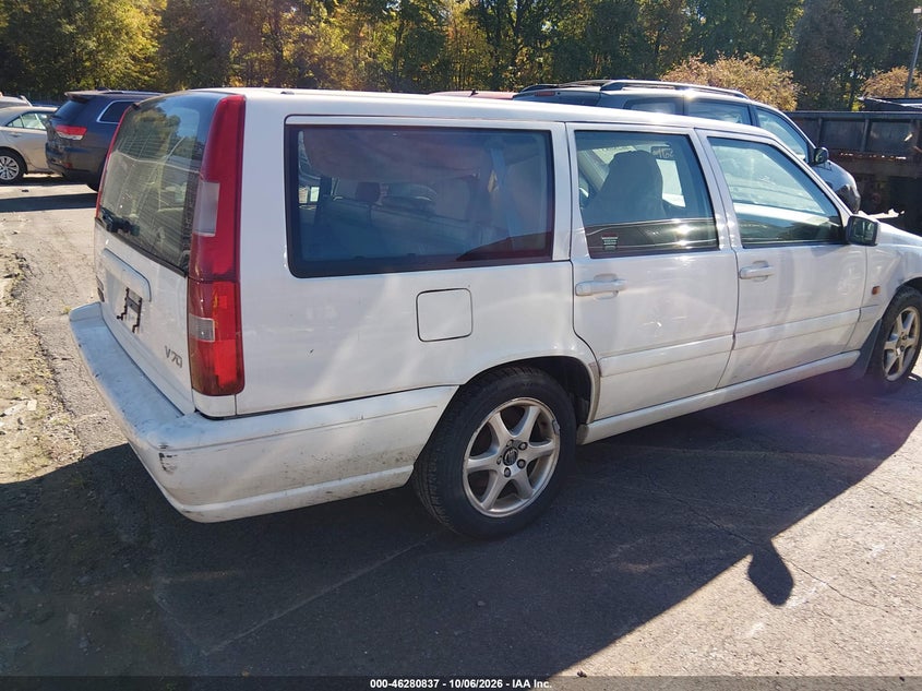 VOLVO V70 2000 VIN YV1LW61J0Y2644548