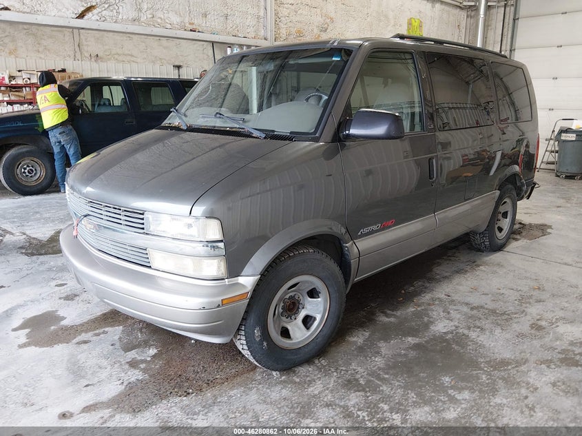 2001 Chevrolet Astro Ls, Normal Wear & Tear, IAAI, VIN 1GNEL19W21B124715 — photo 2