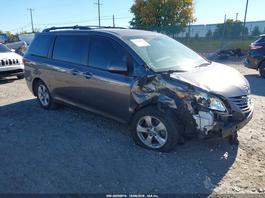 TOYOTA SIENNA - zdjęcie 1