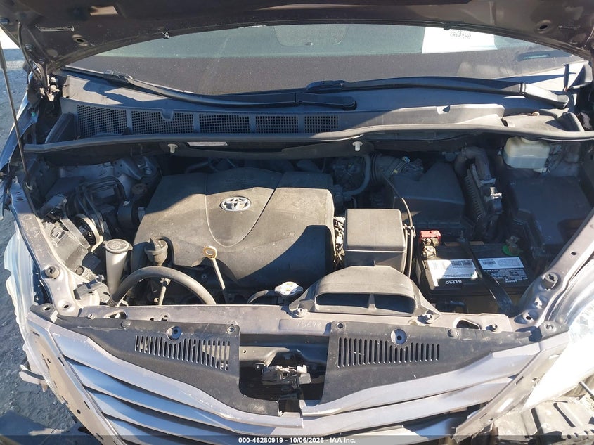 TOYOTA SIENNA - zdjęcie 10