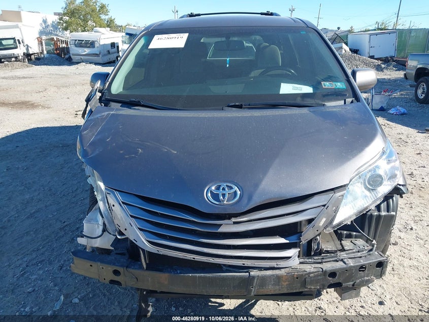 TOYOTA SIENNA - zdjęcie 12