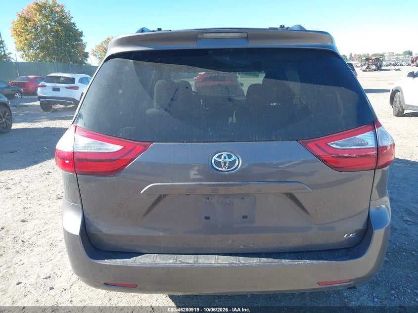 TOYOTA SIENNA - zdjęcie 16