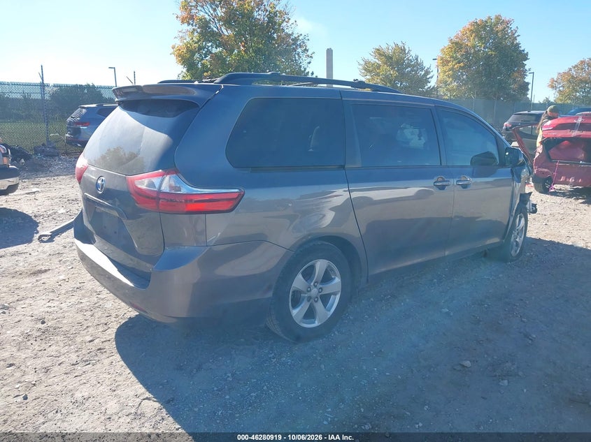 TOYOTA SIENNA - zdjęcie 4
