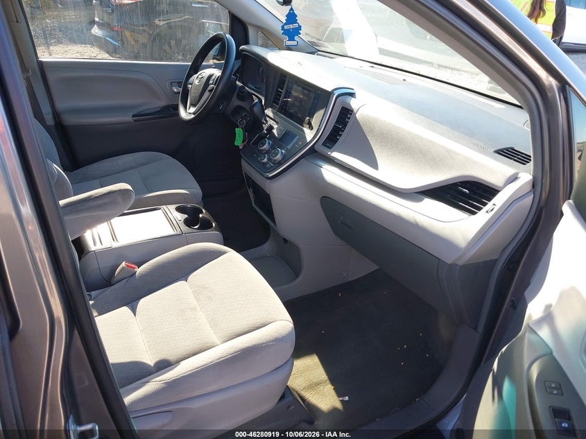 TOYOTA SIENNA - zdjęcie 5