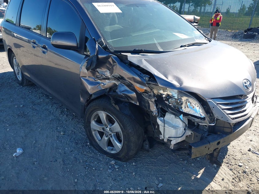 TOYOTA SIENNA - zdjęcie 6