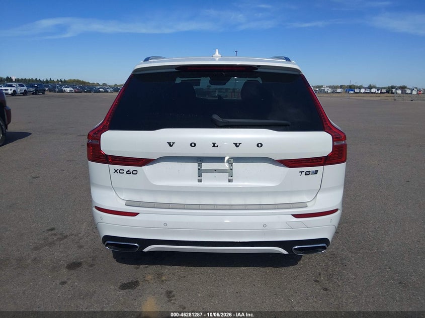 VOLVO XC60 HYBRID - zdjęcie 17