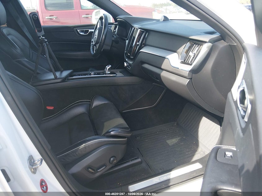 VOLVO XC60 HYBRID - zdjęcie 5