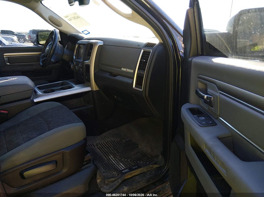 RAM 1500 CLASSIC 2019 VIN 1C6RR6LT2KS539434