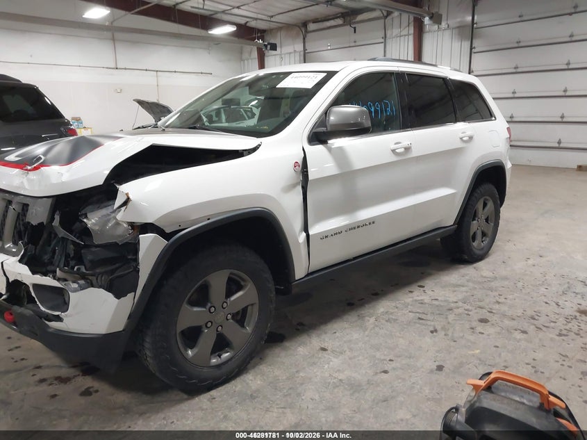 2013 Jeep Grand Cherokee Laredo Trailhawk, Front End, IAAI, VIN 1C4RJFAG3DC603158 — photo 2