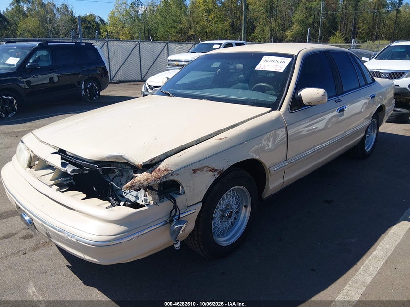 1997 Ford Crown Victoria Lx, Front End, IAAI, VIN 2FALP74W9VX157590 — photo 2