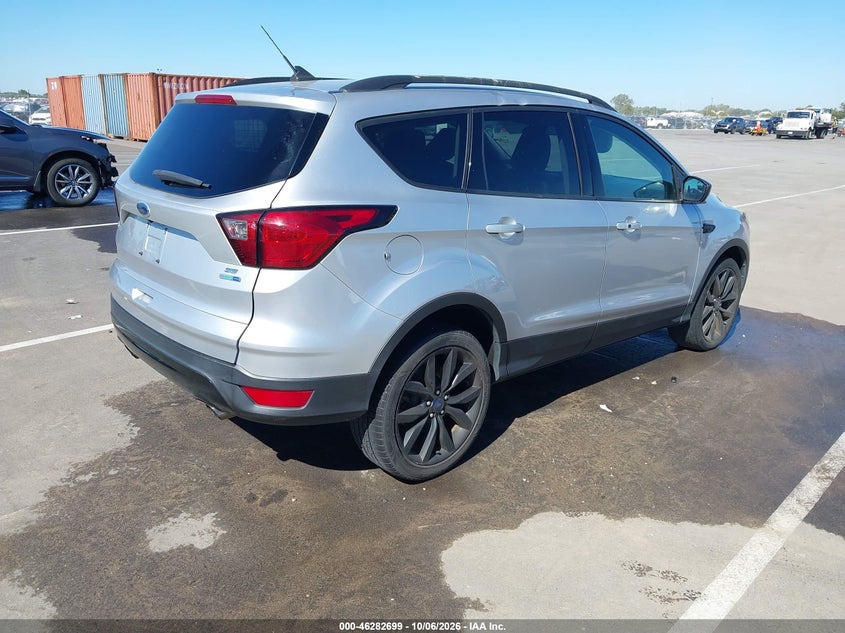 Vin: 1fmcu9gd1kub09816, lot: 46782845, ford escape se 20194