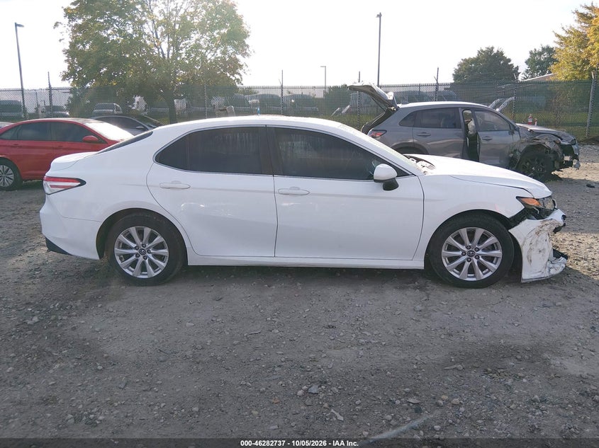 TOYOTA CAMRY - zdjęcie 13