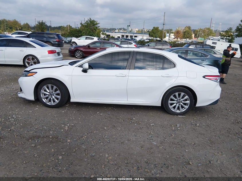 TOYOTA CAMRY - zdjęcie 14