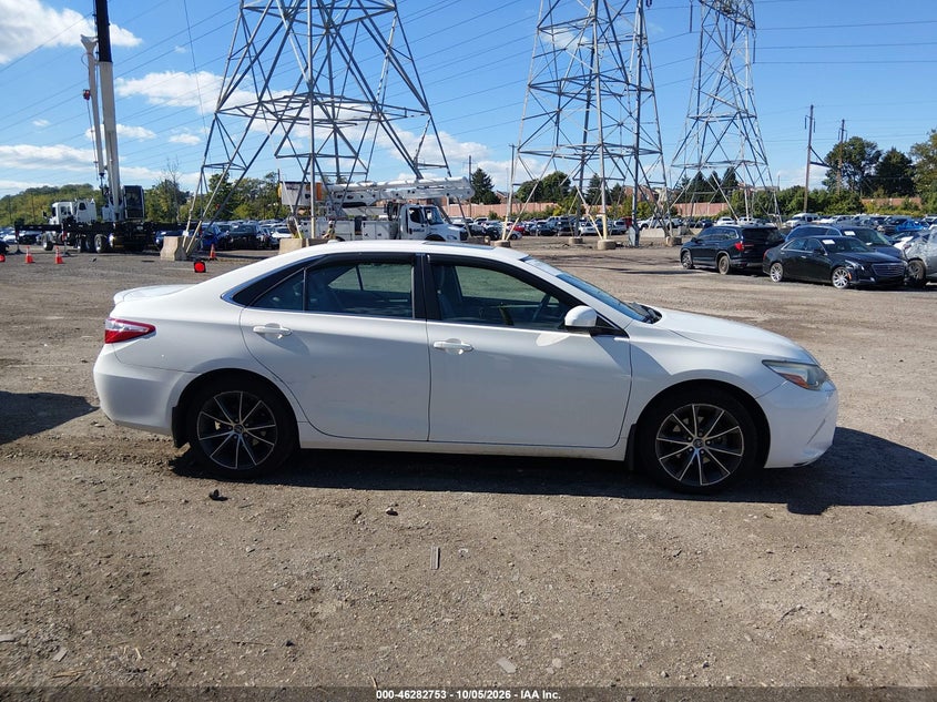 TOYOTA CAMRY - zdjęcie 13