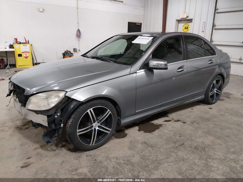 2010 Mercedes-Benz C 300 Luxury/Sport, Удар спереди, IAAI, VIN WDDGF5EB5AR093735 — фото 2