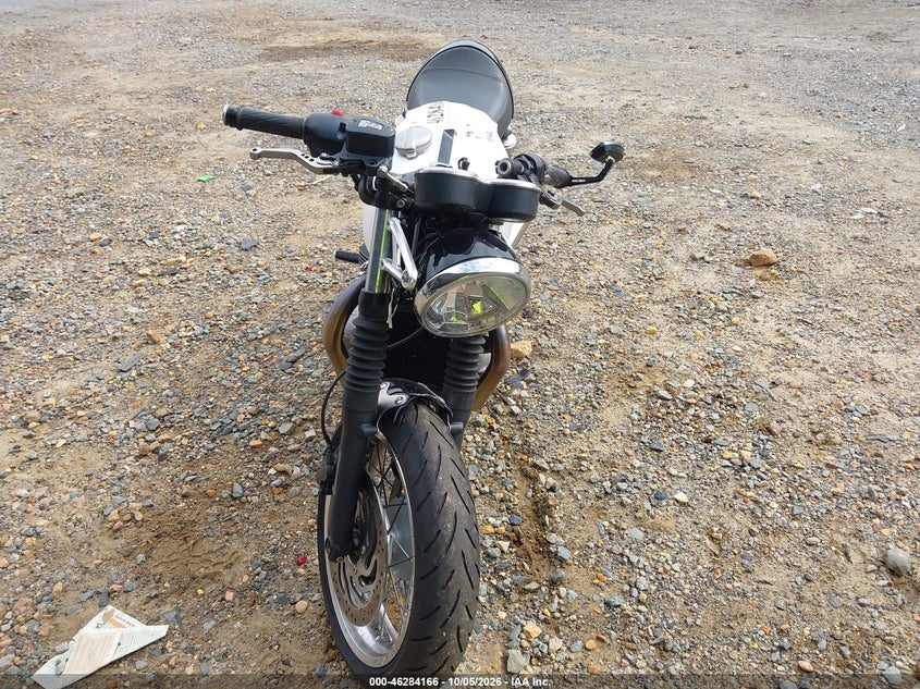 TRIUMPH THRUXTON 2016