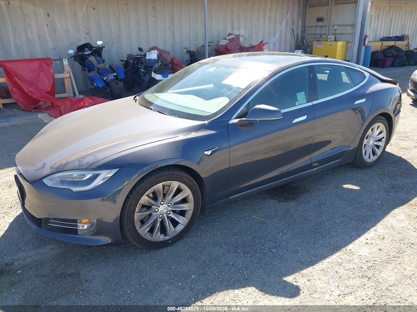 2018 Tesla Model S 100D/75D/P100D, Удар ззаду, IAAI, VIN 5YJSA1E28JF285409 — фото 2