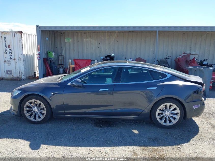 TESLA MODEL S - zdjęcie 15