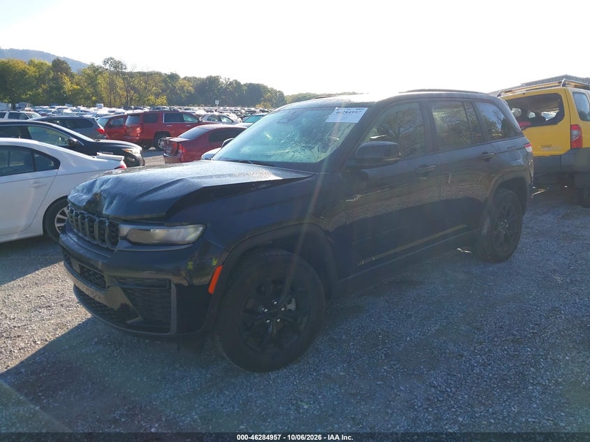 2026 Jeep Grand Cherokee Altitude 4X2, Front End, IAAI, VIN 1C4RJGAR5TC203236 — photo 2